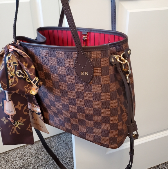 Neverfull PM in Cherry Interior(Nov 2022 Microchip) - Picture 3 of 16